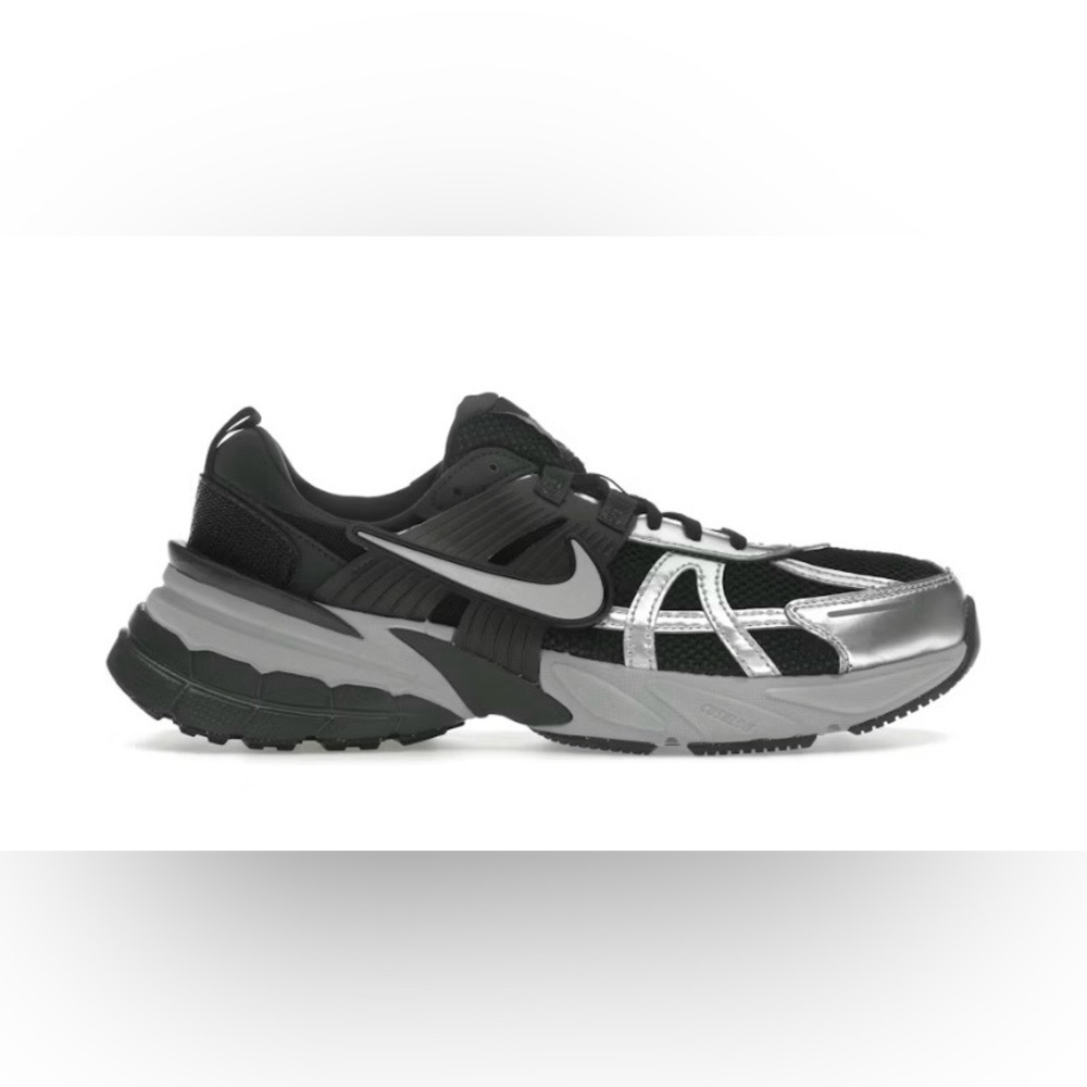 NIKE V2K RUN SNEAKERS